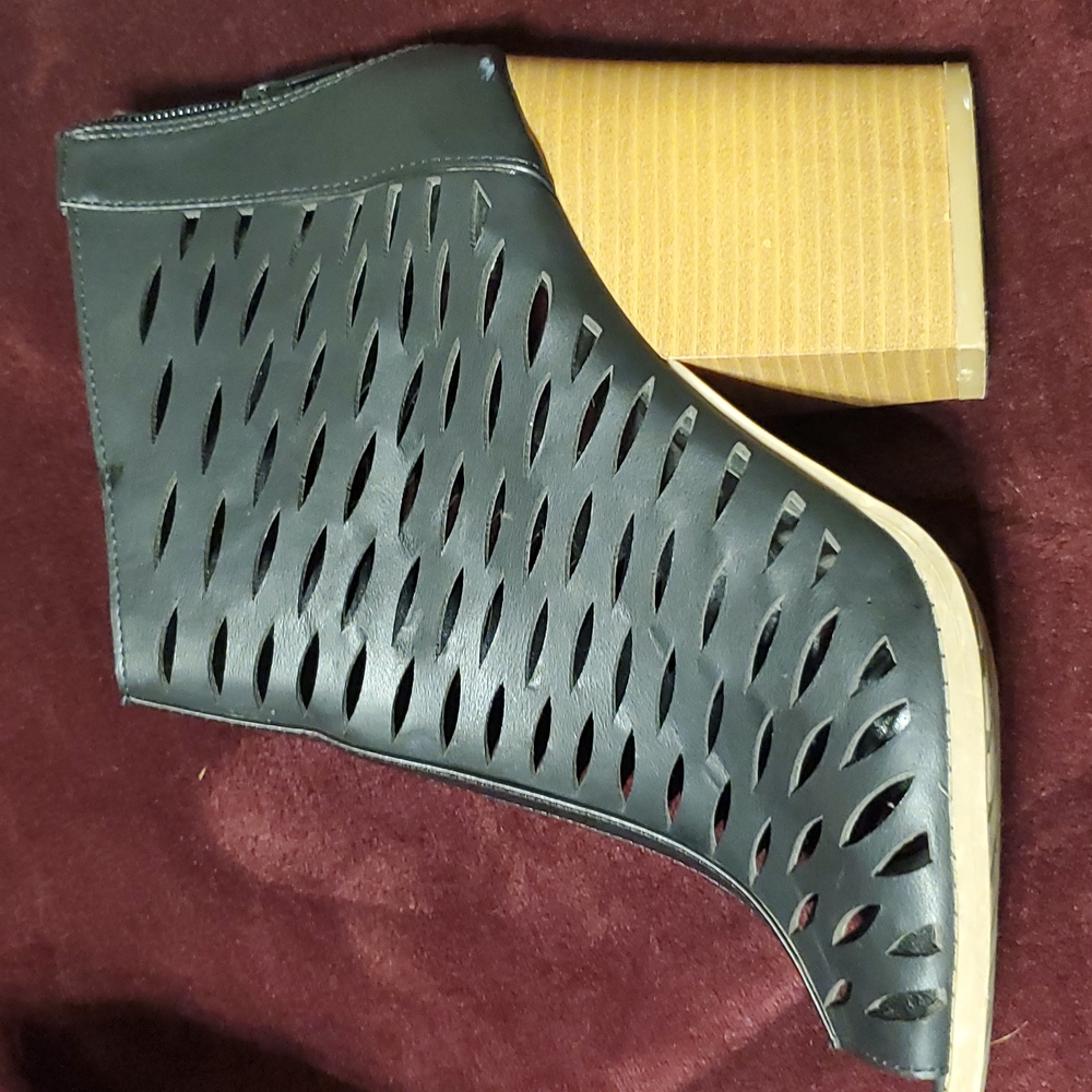 Cutout maurices heels - Picture 2 of 5